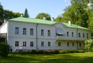 В 1913 году Татьяна Сухотина-Толстая организовала в Ясной Поляне небольшую, как она её называет, «школку» для сельских детей по методу Монтессори.