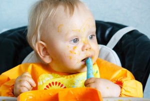 как приучить ребёнка кушать с ложки