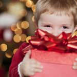 Как научить ребёнка выбирать и дарить подарки