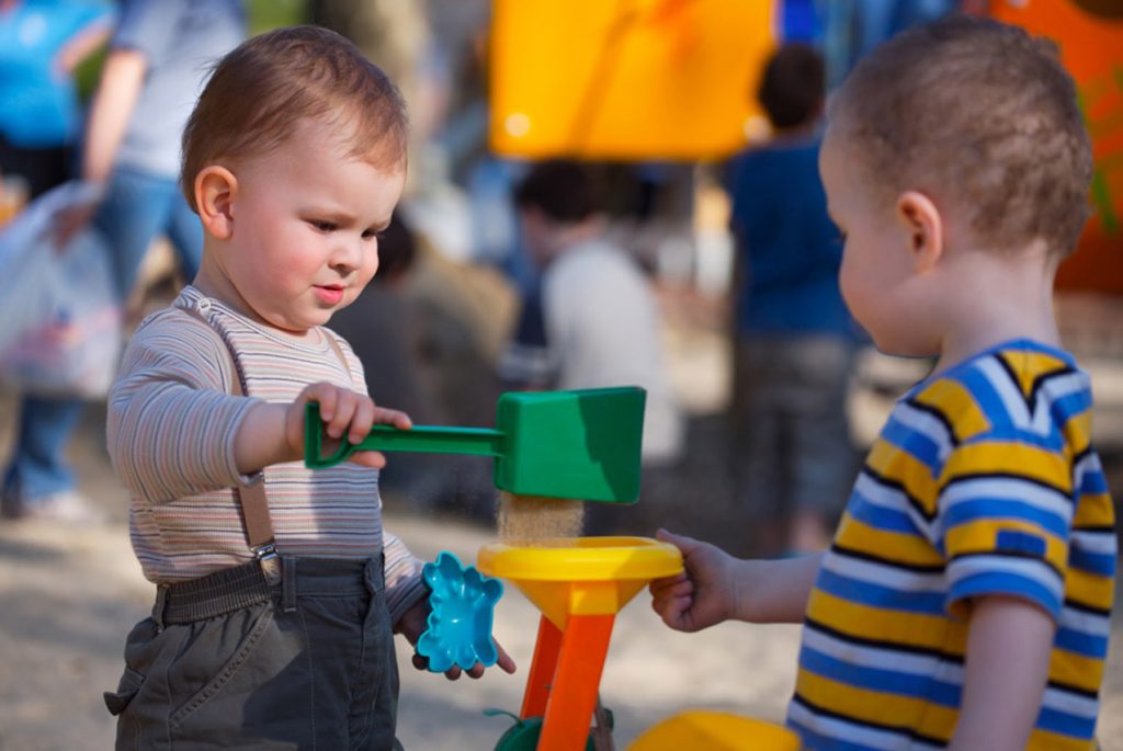 Как вести себя на детской площадке, чтобы избежать конфликтов