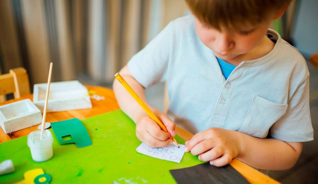 Как научить ребёнка красиво писать