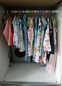 Хранение детской одежды в шкафу