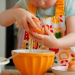 Как приготовить с ребёнком в 4 года яблочно-морковный маффин
