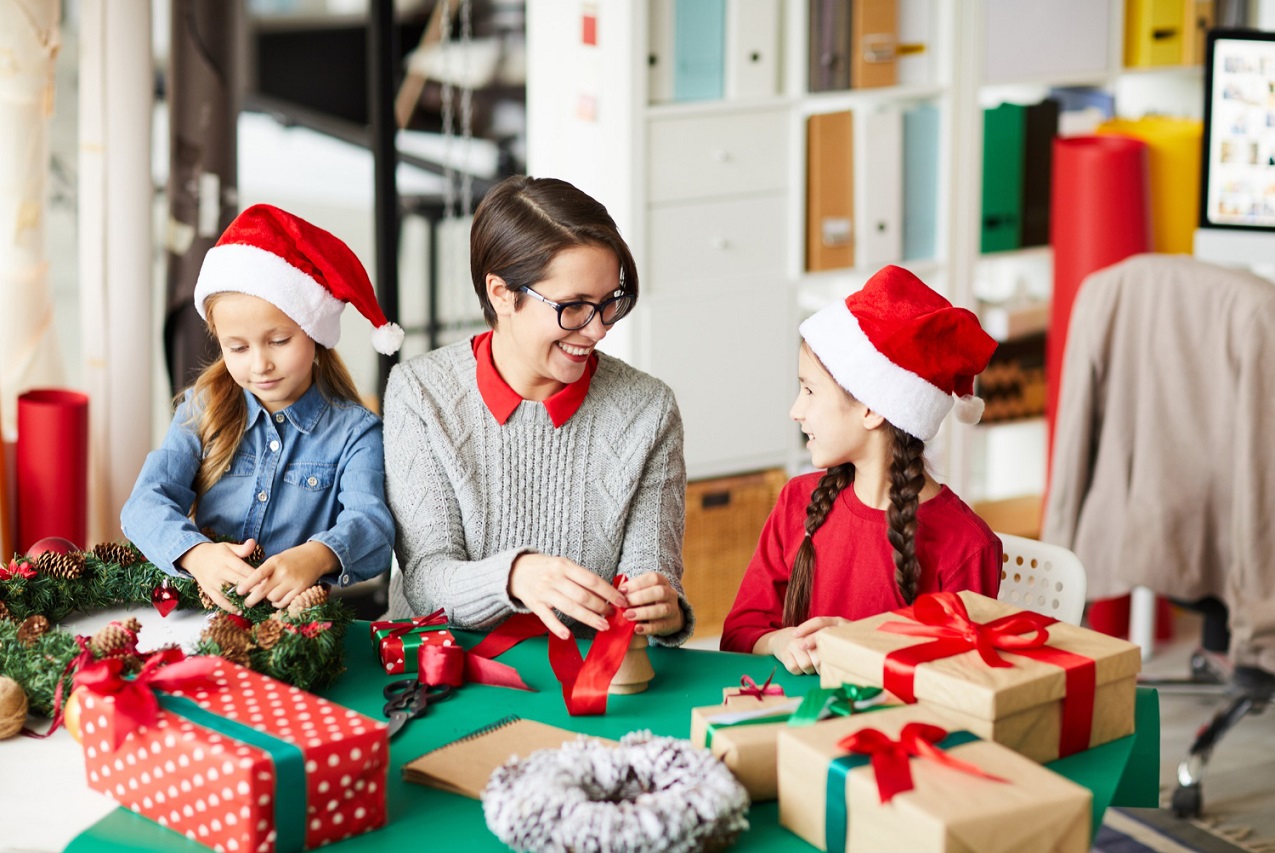 Свяжем вместе: готовим новогодние подарки для самых близких вместе с ребенком | PARENTS